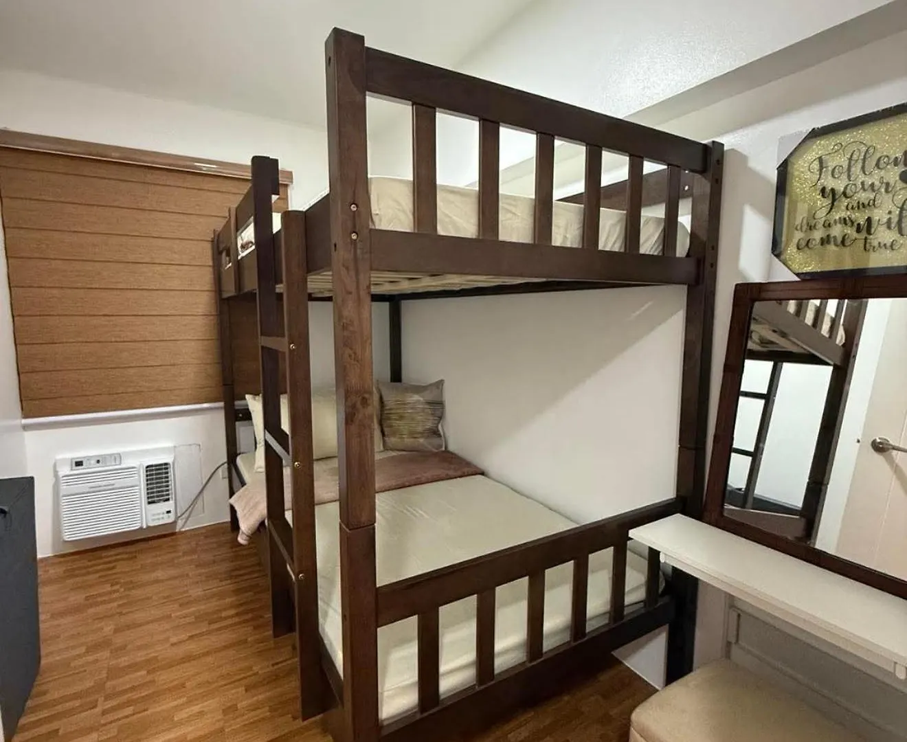 Apartment Trendy 3Br Loft Condo Along Edsa Manila Philippines